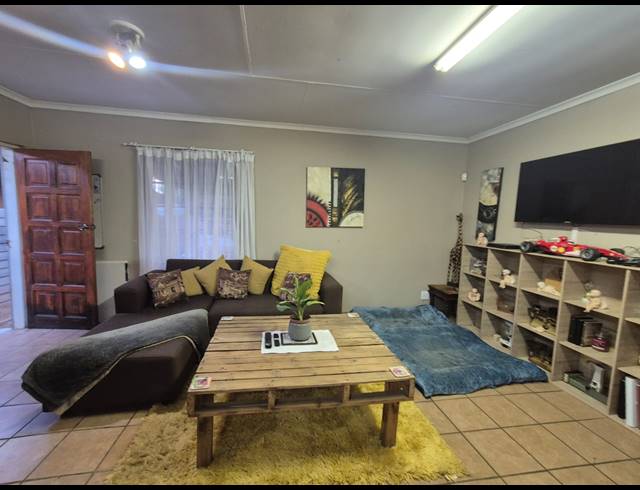 3 BEDROOM HOUSE FOR SALE IN ROODIA